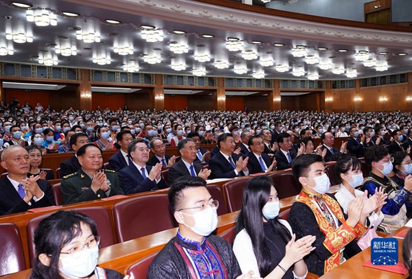 第六届全国少数民族文艺会演开幕式文艺晚会在京举行　习近平李克强汪洋王沪宁出席观看