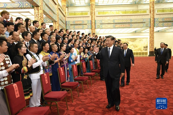 第六届全国少数民族文艺会演开幕式文艺晚会在京举行　习近平李克强汪洋王沪宁出席观看