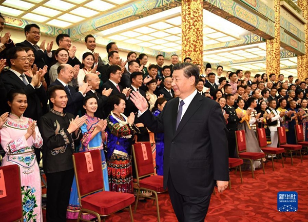 第六届全国少数民族文艺会演开幕式文艺晚会在京举行　习近平李克强汪洋王沪宁出席观看