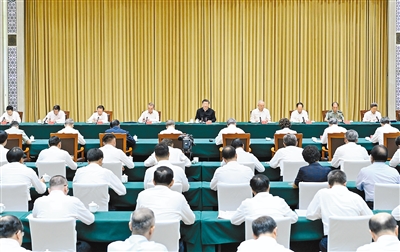 习近平在听取新疆维吾尔自治区党委和政府 新疆生产建设兵团工作汇报时强调 牢牢把握新疆在国家全局中的战略定位 在中国式现代化进程中更好建设美丽新疆