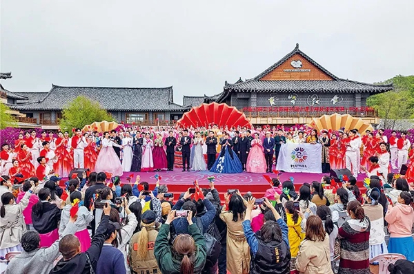 铁凝：歌以咏志 星汉灿烂——写在文艺工作座谈会召开十周年之际