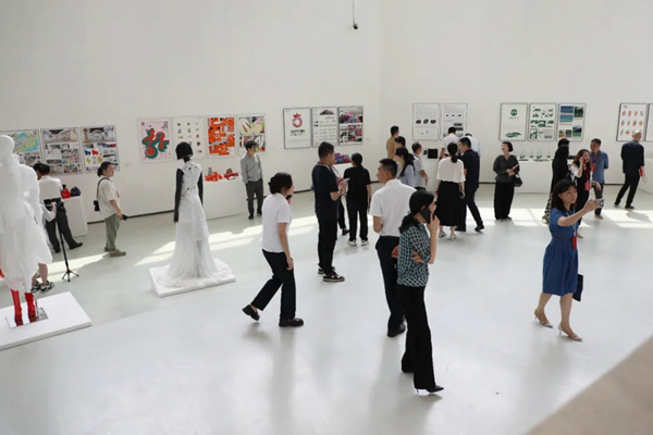 第十四届全国美术作品展览艺术设计作品展在重庆开幕