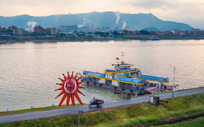 来广东南海大地艺术节，开“盲盒”，集印章，在水脉桑田间成为艺术的一部分！
