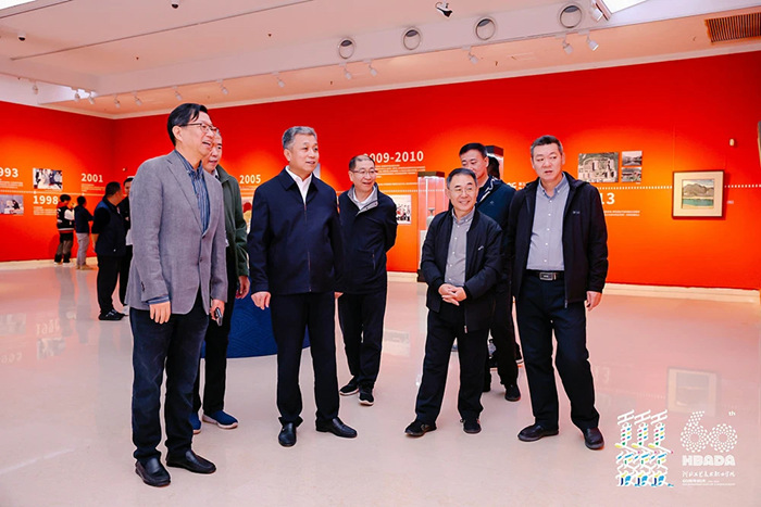 “青衿志·六秩辉”——河北工艺美术职业学院建校60周年回顾展举行