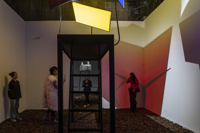 须臾，是瞬息而逝的叹息，亦是永恒能量的守恒——关于玛丽娜·阿布拉莫维奇“能量转换”的对话