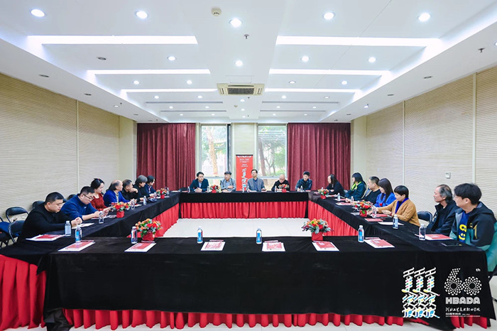 “青衿志·六秩辉”——河北工艺美术职业学院建校60周年回顾展举行