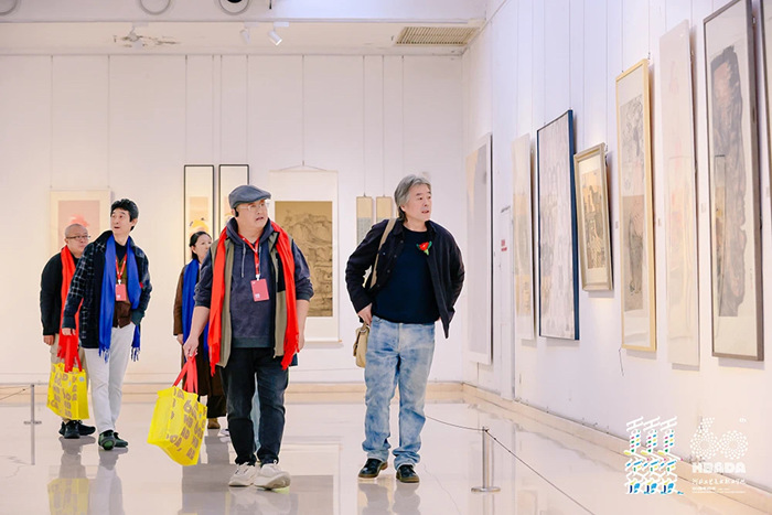 “青衿志·六秩辉”——河北工艺美术职业学院建校60周年回顾展举行