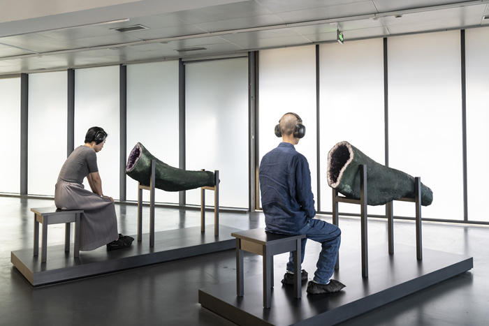 须臾，是瞬息而逝的叹息，亦是永恒能量的守恒——关于玛丽娜·阿布拉莫维奇“能量转换”的对话