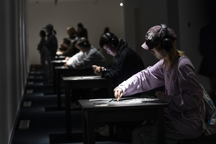 须臾，是瞬息而逝的叹息，亦是永恒能量的守恒——关于玛丽娜·阿布拉莫维奇“能量转换”的对话