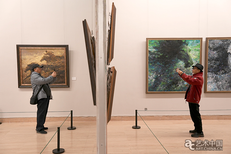 天人共情，物我无界：刘亚江油画作品展开幕