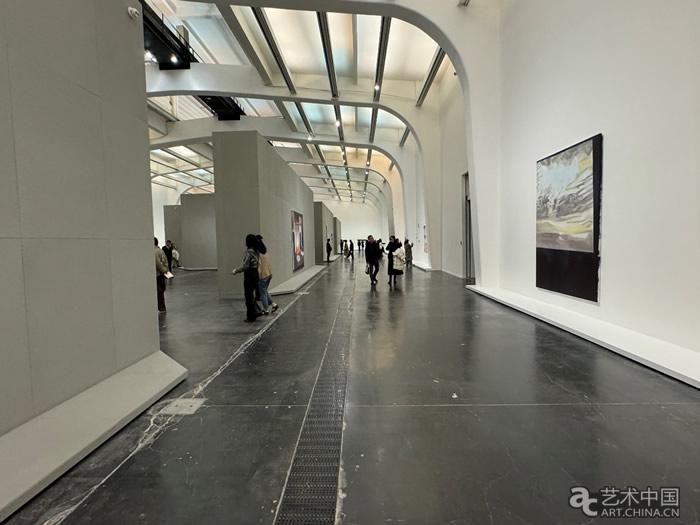 历史的间离与绘画的救赎——图伊曼斯在中国的首个大型个展开幕