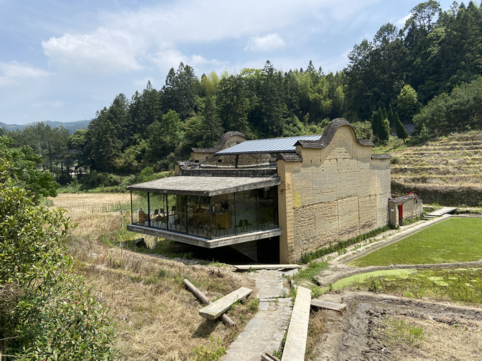 世间本无隐逸之路，只有生活——程美信专访