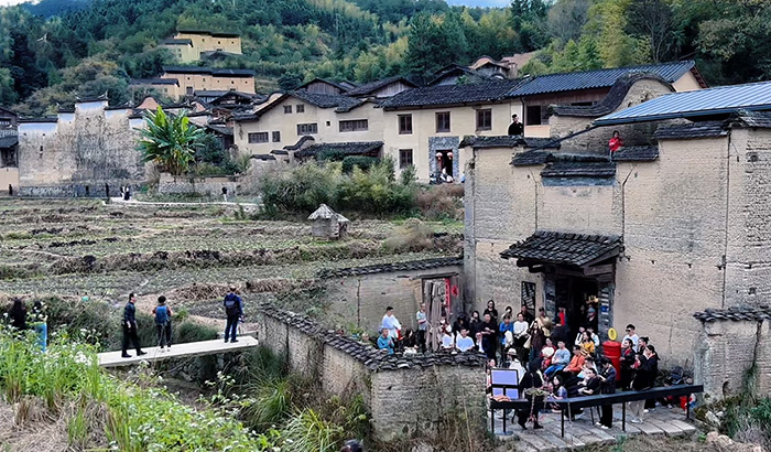 世间本无隐逸之路，只有生活——程美信专访