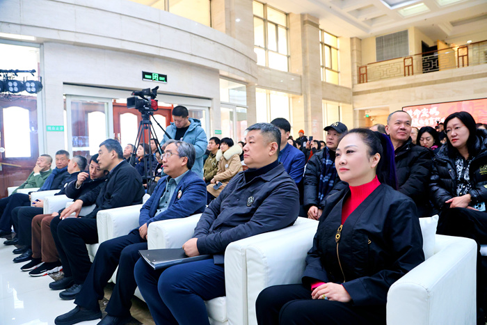 用艺术助力“亚冬会”，“韩美林生肖艺术展”第二次握手哈尔滨