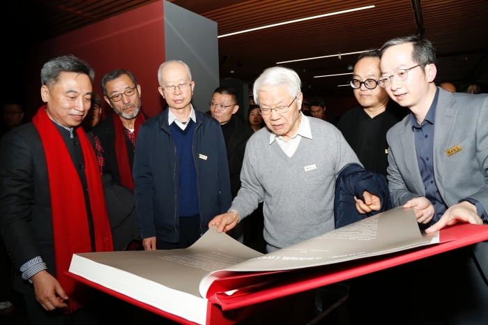 回望百年历史 致敬巨匠精神：《百年巨匠》文献展在京开幕