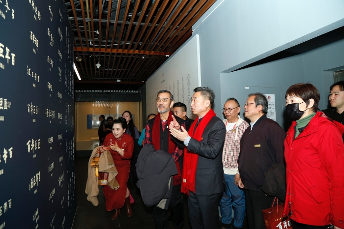 回望百年历史 致敬巨匠精神：《百年巨匠》文献展在京开幕