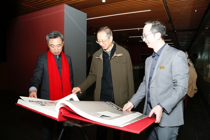 回望百年历史 致敬巨匠精神：《百年巨匠》文献展在京开幕