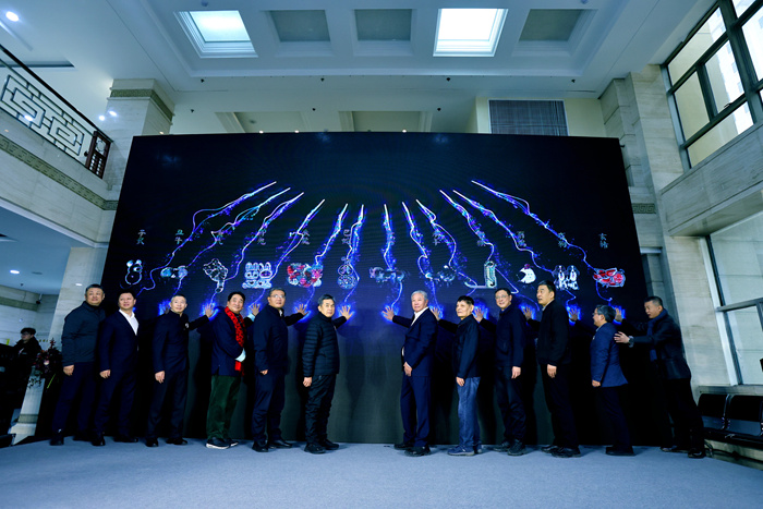 用艺术助力“亚冬会”，“韩美林生肖艺术展”第二次握手哈尔滨