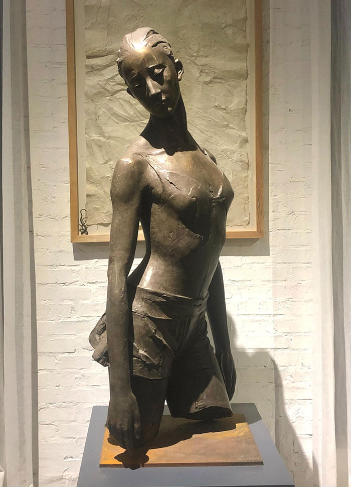 女性艺术大展“自我的呈现”：叩响从“她是谁”到“我是谁”的集体追问