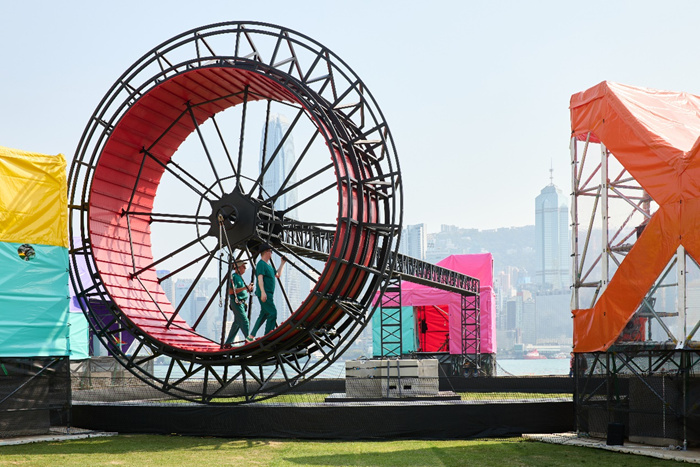 香港西九艺术节：在转动轮轴间，重构城市的艺术呼吸