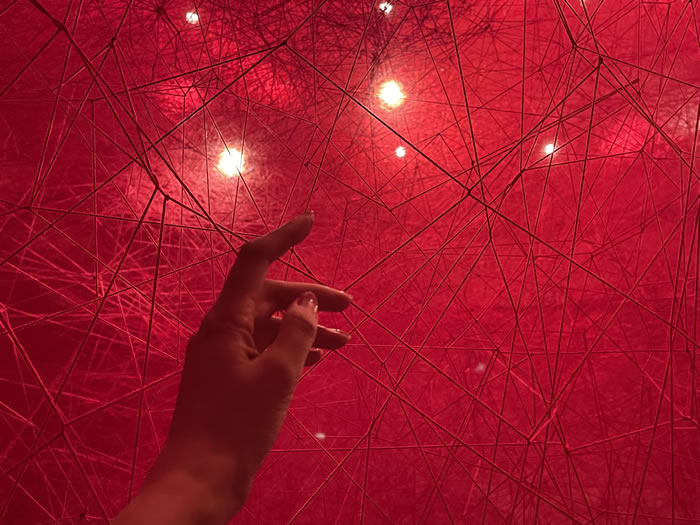 盐田千春"静寂之空"：在地性创作重构东方空性哲思