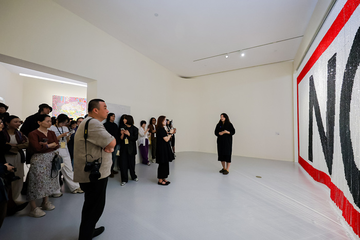 漂浮东钱湖的“夜航船”：徐冰和学生们的当代艺术“思想接力”