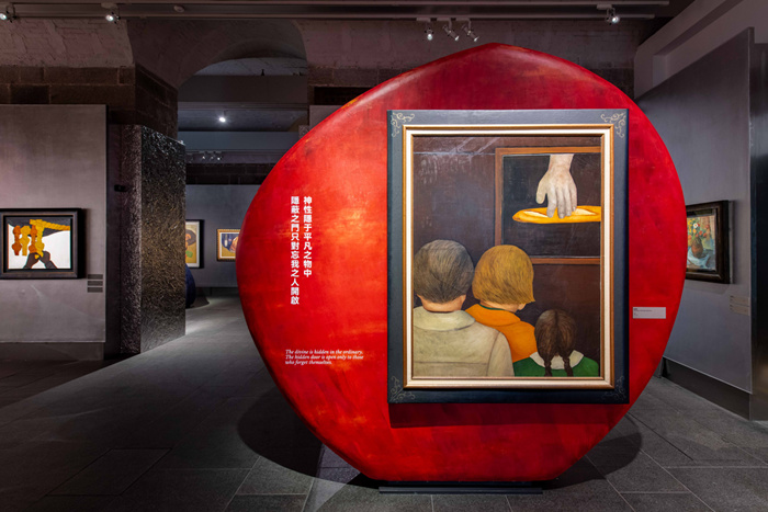 重塑被遗忘的她——“玩·具：贺慕群百年回顾展”香港举行