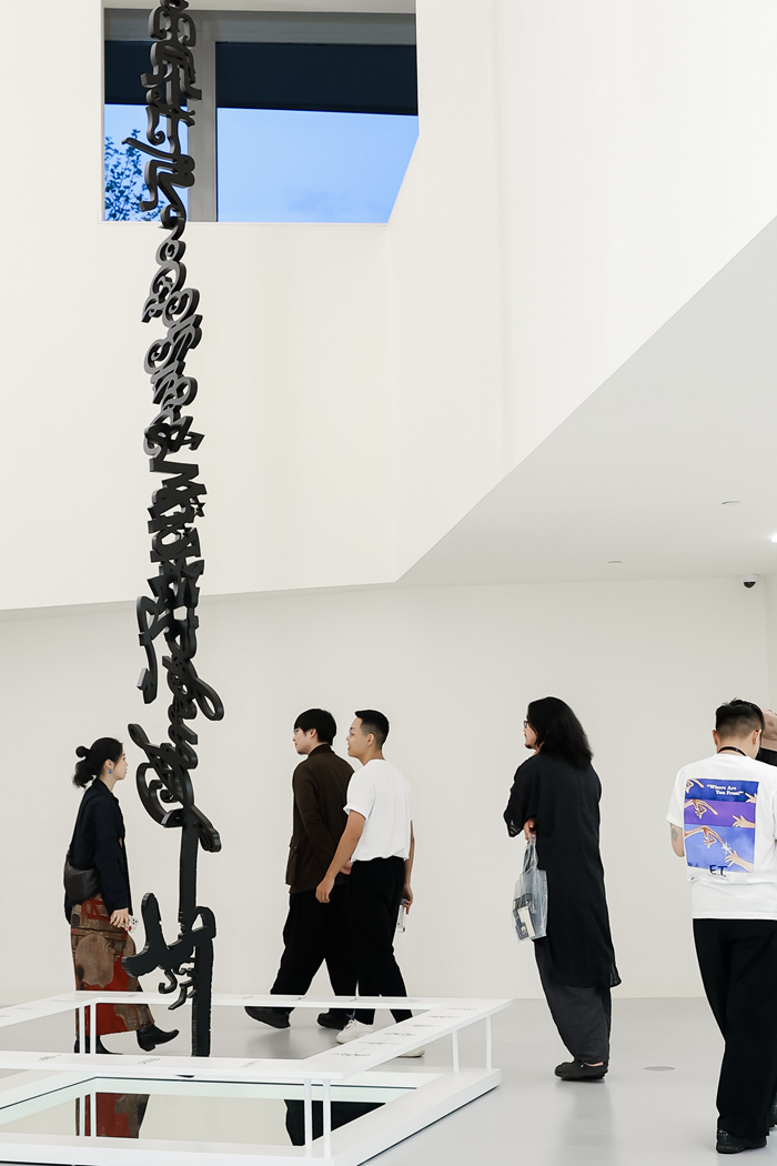 漂浮东钱湖的“夜航船”：徐冰和学生们的当代艺术“思想接力”