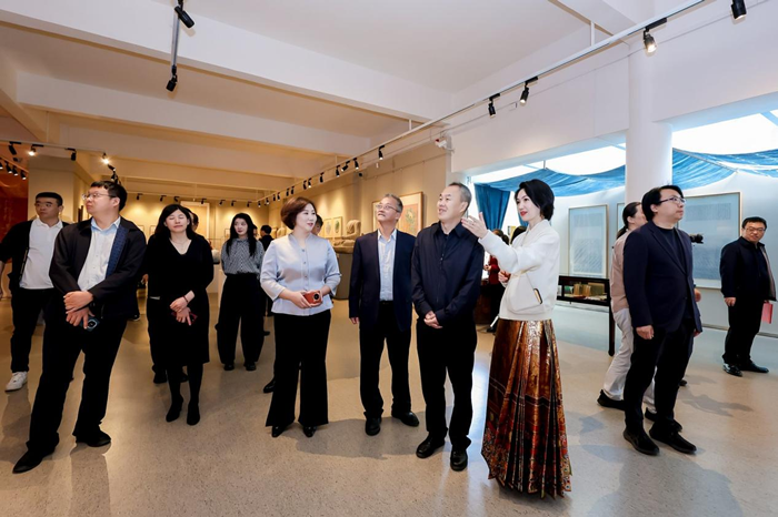 千年云冈 般若生辉——郑勤砚作品展点亮云冈美术馆