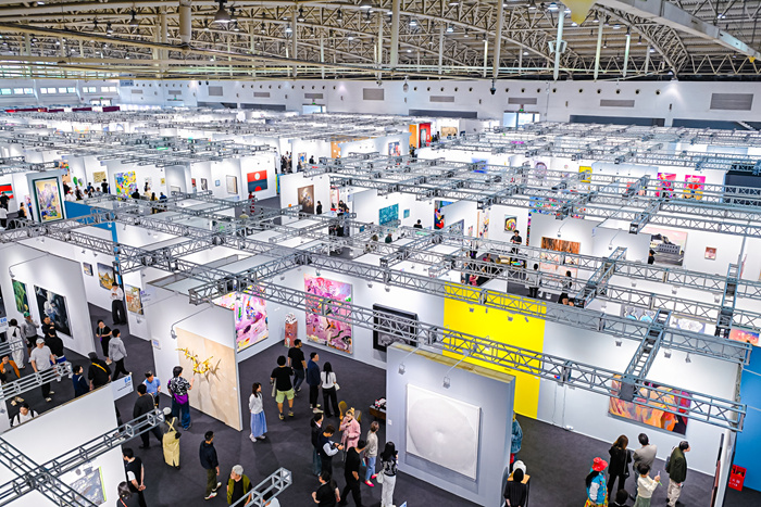 “凹凸”之间，艺术共生——2025年北京当代・艺术博览会落幕