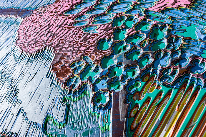 评论|黑白之外，刀刻下的宇宙秩序与生命对话