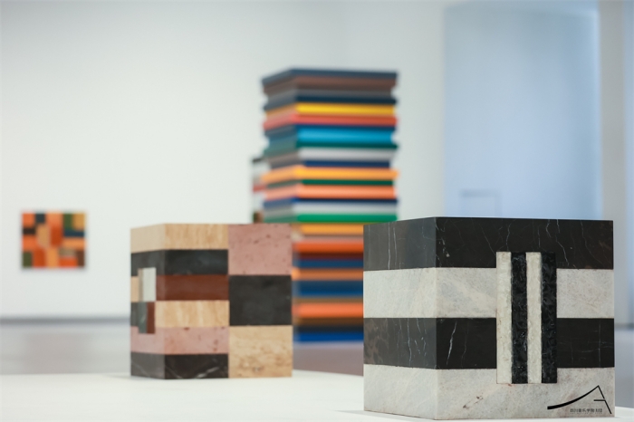 东西方哲学的共鸣：肖恩·斯库利的“崇高与虚空”在川音美术馆展出