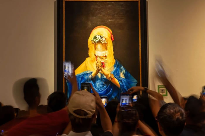 川美神作《祷》为何能吸引如此多的观众？