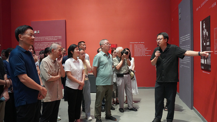 赤子丹心 大地回响——赵奇《可爱的中国》绘画研究展上饶开幕