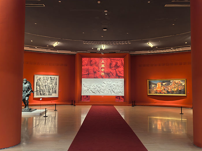 “人民必胜——纪念中国人民抗日战争暨世界反法西斯战争胜利80周年美术作品展”在京开幕