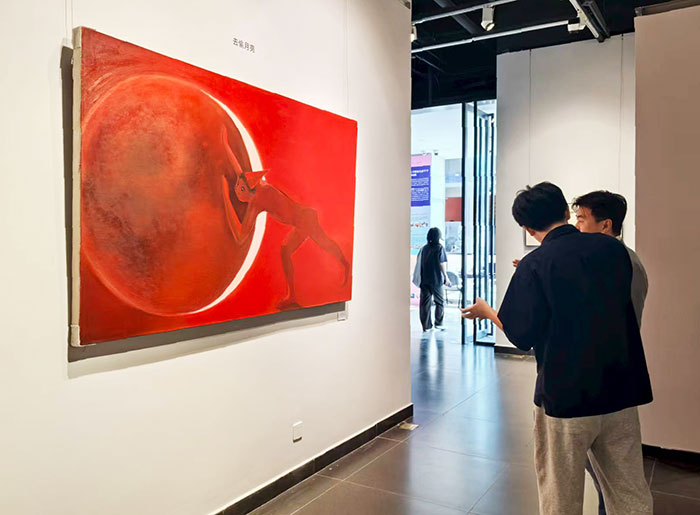 季海洋个展《偷月亮的人》：照见艺术的纯粹与真实