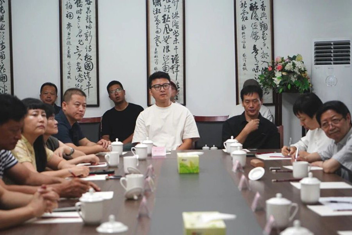 “烽火史诗——赵奇抗战题材绘画展”在合肥亚明艺术馆开幕