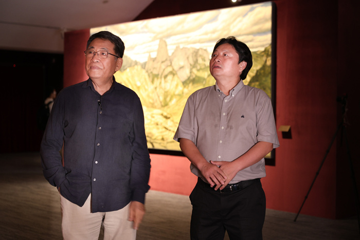 跨越20年 59件力作：杨飞云油画苏博绽放“丰盛生命”