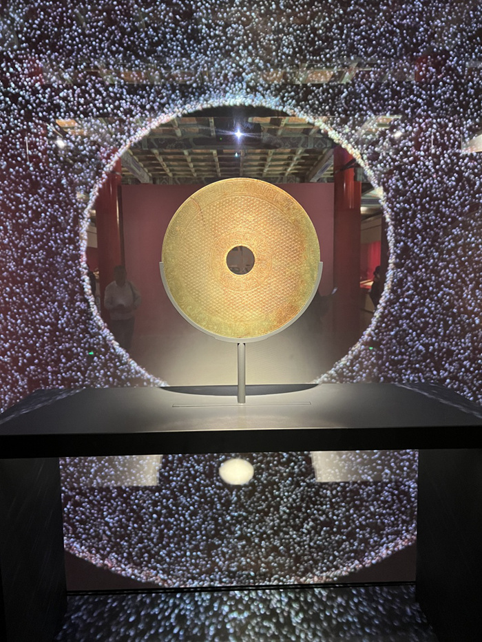 走进故宫百年大展——一件件明星文物背后，是守护传承的故事