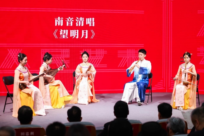 第二届人民艺术论坛暨“人民艺术·匠心传承”非物质文化遗产主题展在中国人民大学举行