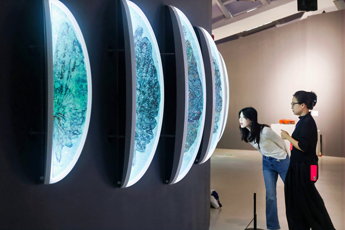 天地人机——中国（杭州）艺术与科技国际双年展举行