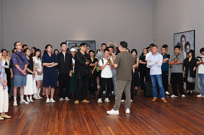 读者？作者？——张晓刚的创作五十年