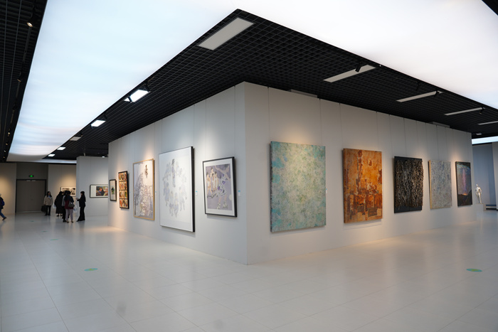 我们：与时代同行——当代中国女艺术家优秀作品展在京举行