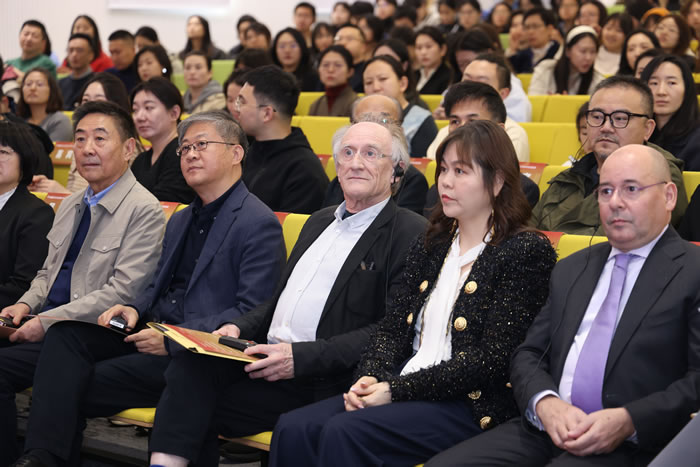 “熔古·铸今”中国国际当代金属艺术学术交流活动清华举办